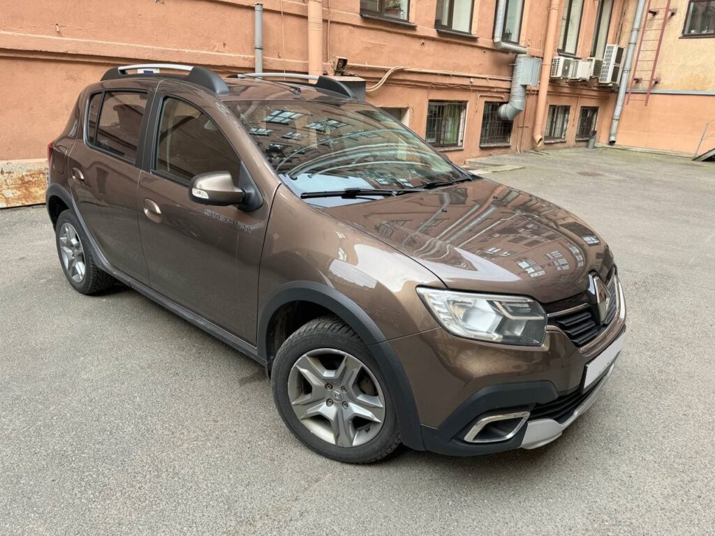 Тополь упал на Renault Sandero Stepway: как наши юристы взыскали с муниципалитета 305.899 руб