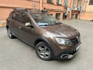 Тополь упал на Renault Sandero Stepway: как наши юристы взыскали с муниципалитета 305.899 руб